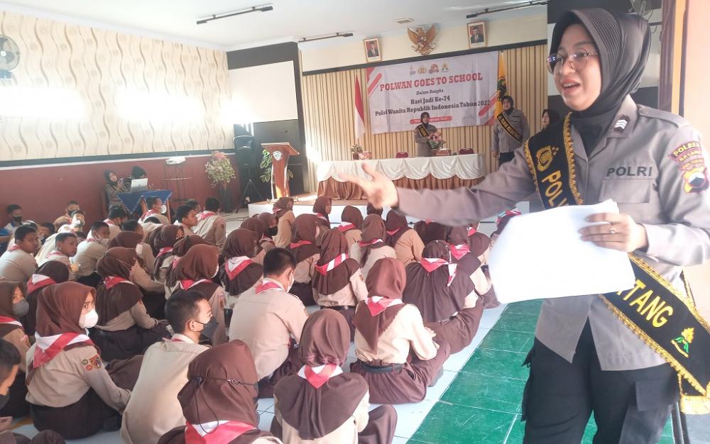 Rawan Penipuan, Polwan Bagikan Tips Aman Berwirausaha Online