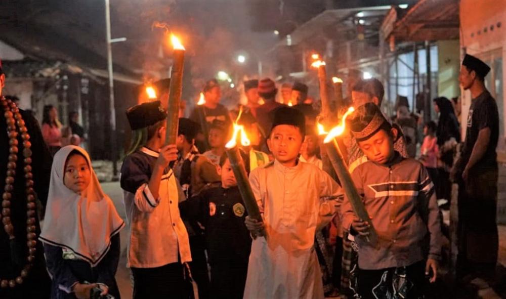 Masuk Tahun Baru Islam, Remaja Desa Kalipucang Kulon Batang Meriahkan Dengan Pawai Obor