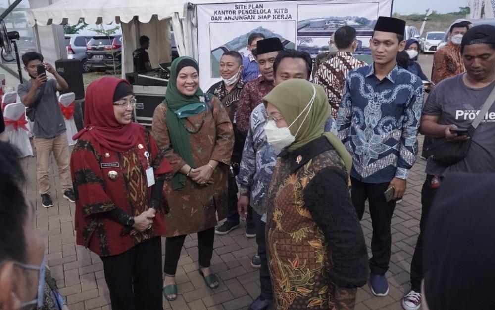 DAMPINGI MENAKER di KIT BATANG