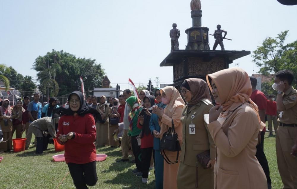 LIHAT KEGEMBIRAAN LOMBA 