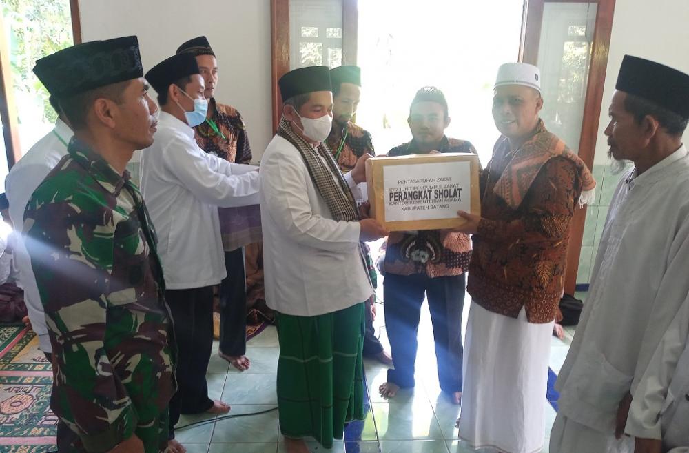 UPZ Kemenag Batang Salurkan Zakat di 16 Titik
