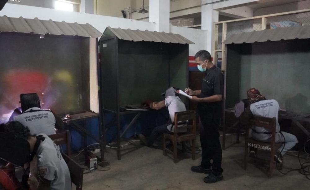 BLK Batang Gelar Uji Kompetensi Las Plate Welder