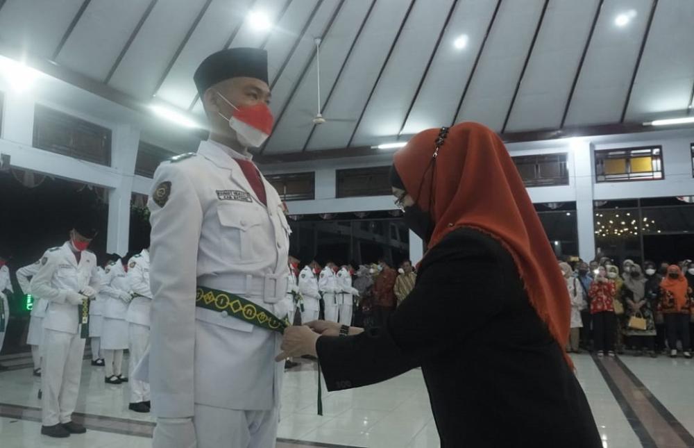 PENGUKUHAN PASKIBRAKA BATANG 