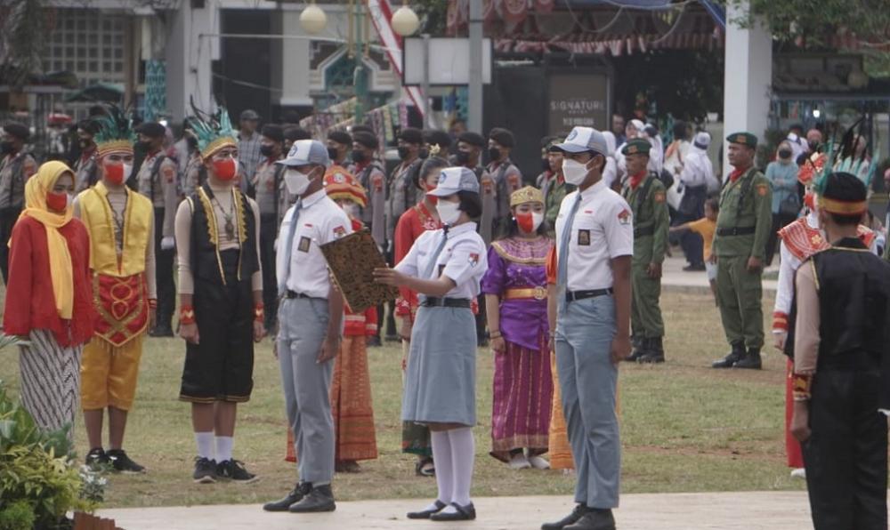 BACAKAN IKRAR PELAJAR INDONESIA