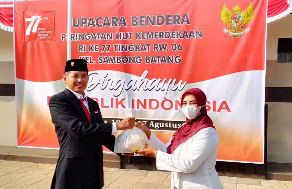 Warga Ikut Upacara HUT Kemerdekaan, Dapat Bonus Sembako