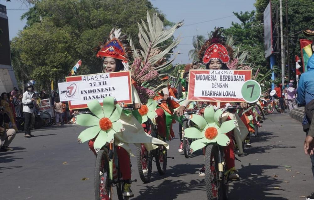 SEPEDA HIAS TEMA TUMBUHAN
