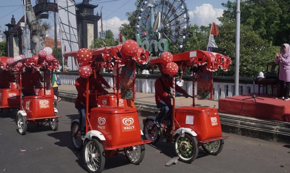 PENJUAL ES KRIM IKUT PAWAI