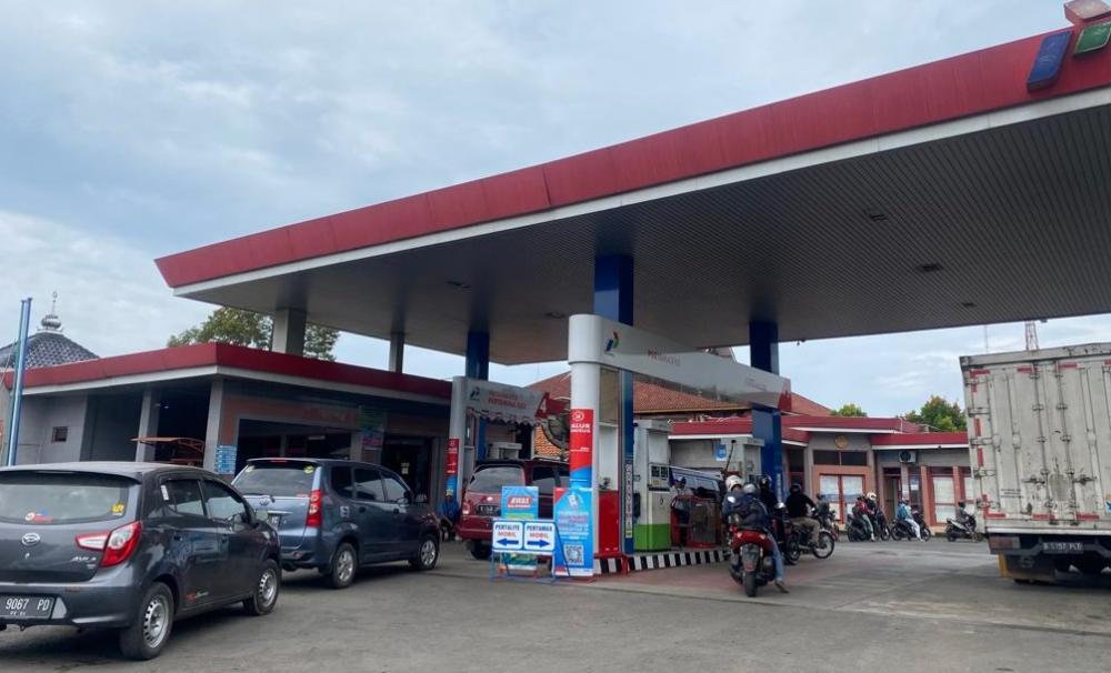 Pertamina Tidak Melarang Pertalite Untuk Plat Merah di Batang