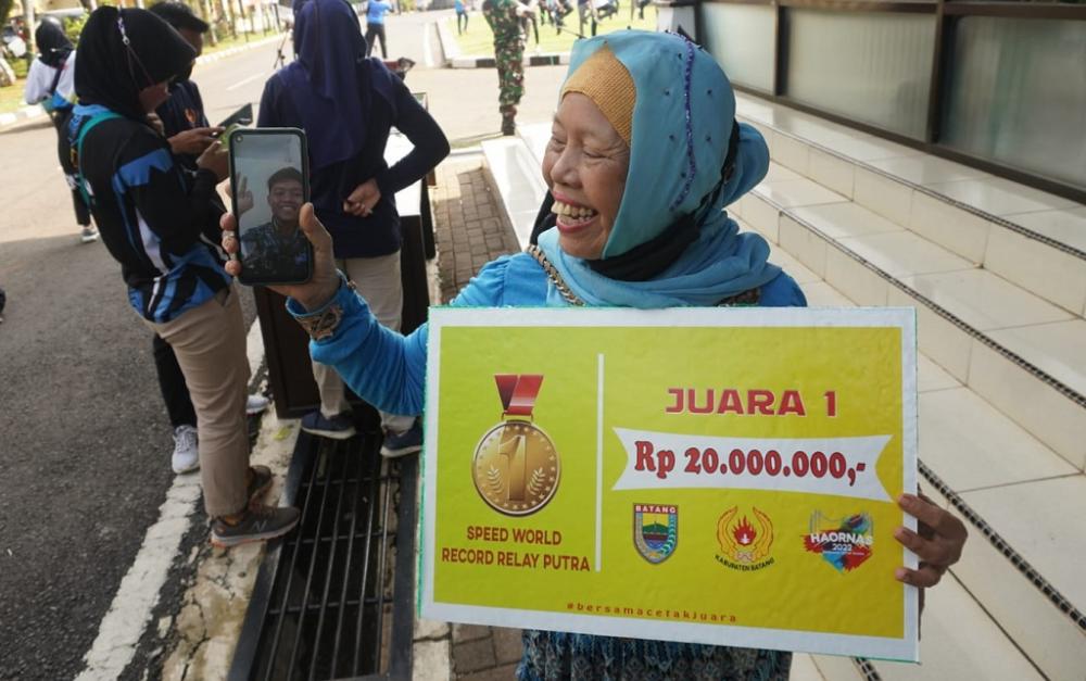 Atlet Batang Kiromal Katibin Dapatkan Satu Unit Rumah dan Uang Tunai Sebagai Bentuk Apresiasi