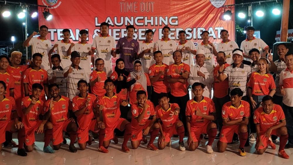Luncurkan Jersey Baru, Tim Persibat Batang Targetkan Lolos Liga II