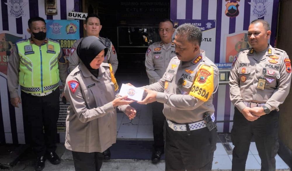 POLDA JATENG BERIKAN ETLE MOBILE