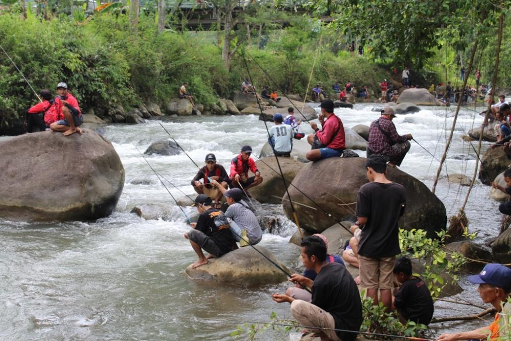 Sungai Lojahan Jadi Ajang Mancing Mania Berkompetisi