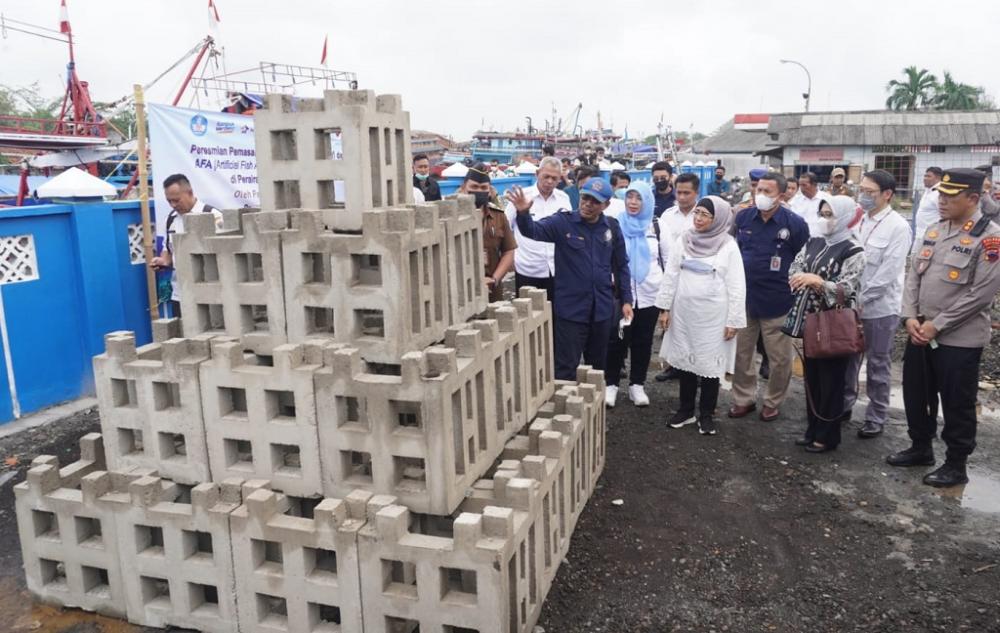 Tumbuhkan Ekosistem Pesisir, UNDIP Lakukan Pelepasan APR dan AFA di Laut Batang