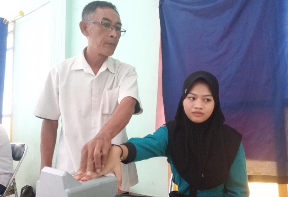 Disdukcapil Batang Jemput Bola Perekaman Data Pemilih Pemula