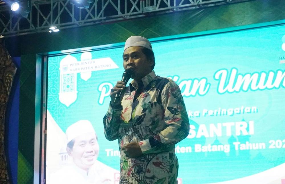 Ribuan Warga Batang Ngaji Bareng Bersama KH Anwar Zahid