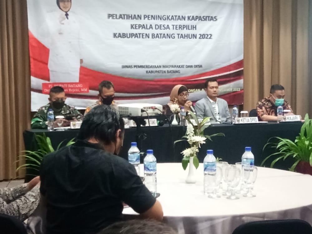 Pj Bupati Batang Berikan Arahan kepada Kades Baru Agar Tidak Terjerat Kasus