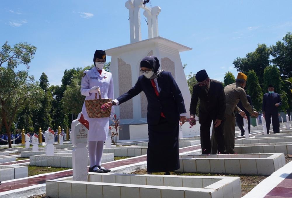 TABUR BUNGA di TMP BATANG