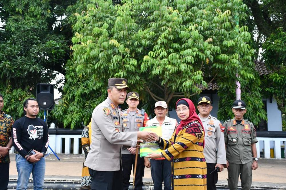 Pemkab Batang dan Polres Batang Kirimkan Bantuan Logistik Untuk Gempa Cianjur