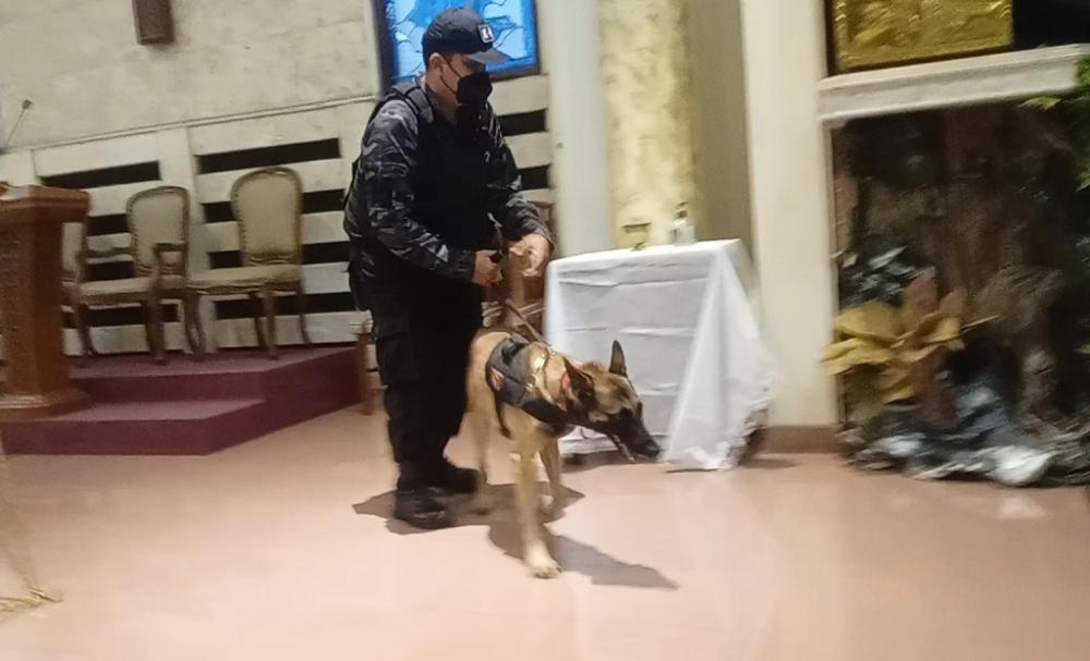 Pastikan Keamanan Misa, Polres Batang Terjunkan K-9