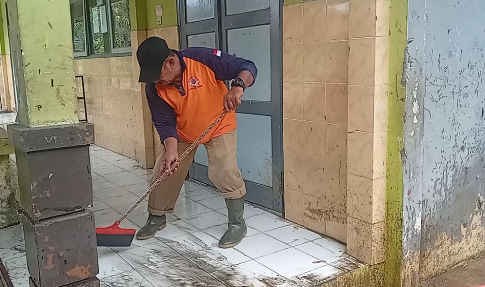 Langganan Banjir, SMPN 9 Berupaya Tinggikan Ruangan