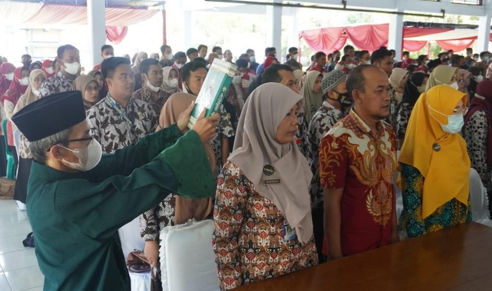 Pj Bupati Batang Lantik 394 Pejabat Fungsional