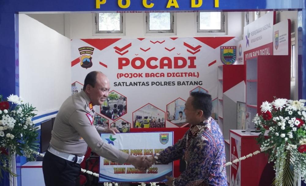 BERIKAN HIBAH POCADI 