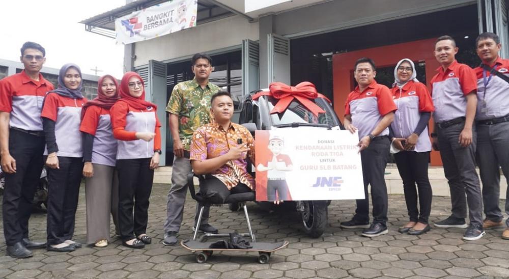 Guru SLB Batang Dapat Kendaraan Listrik Untuk Dukung Pengabdian Mengajarnya