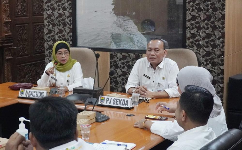 Pj Bupati Batang Carikan Solusi Penambahan Dana Reward Untuk Kelurahan