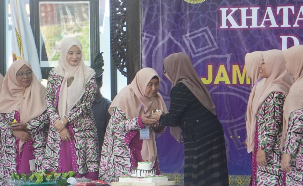 Harlah Ke-3, JMQH Batang Berikan Santunan Kepada 16 Anak Yatim