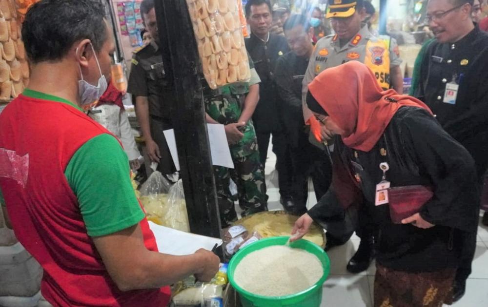 TINJAU PENDISTRIBUSIAN BERAS BULOG