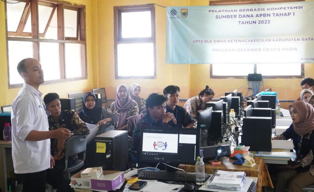 BLK Batang Dorong Peserta Pelatihan Desain Grafis Berjiwa Wirausaha