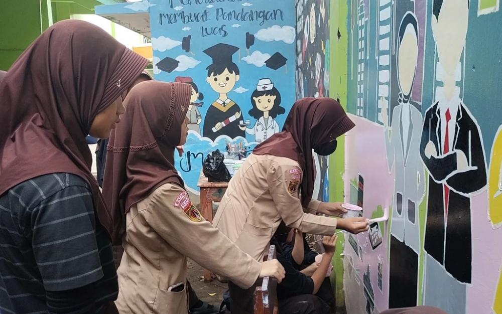 Ekspresikan Cita-cita Lewat Goresan Mural
