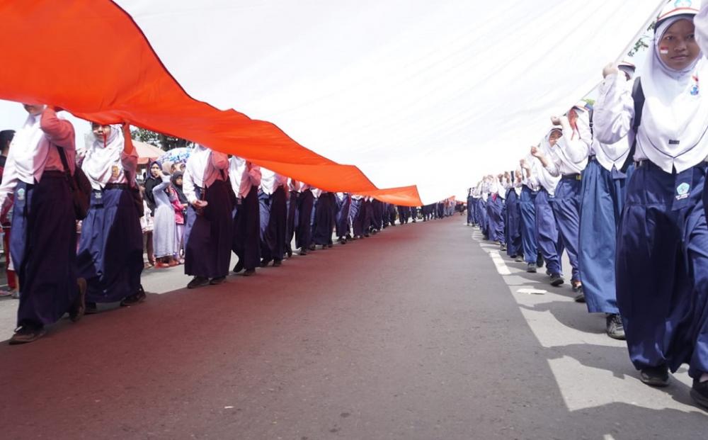 KIRAB BENDERA MERAH PUTIH 650 METER