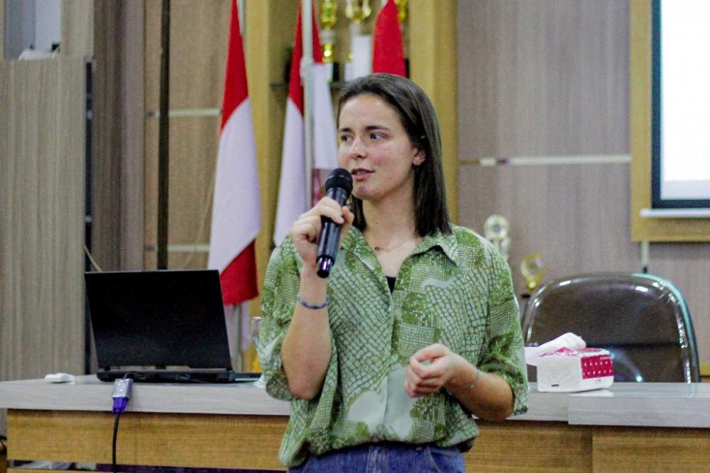 BELAJAR BAHASA ASING DENGAN RELAWAN