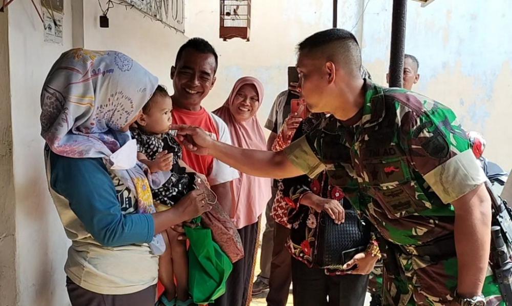 BABINSA BAGIKAN MAKANAN TAMBAHAN