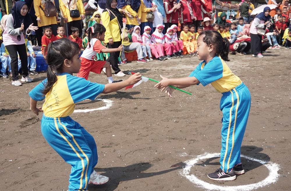 LOMBA ESTAFET BENDERA