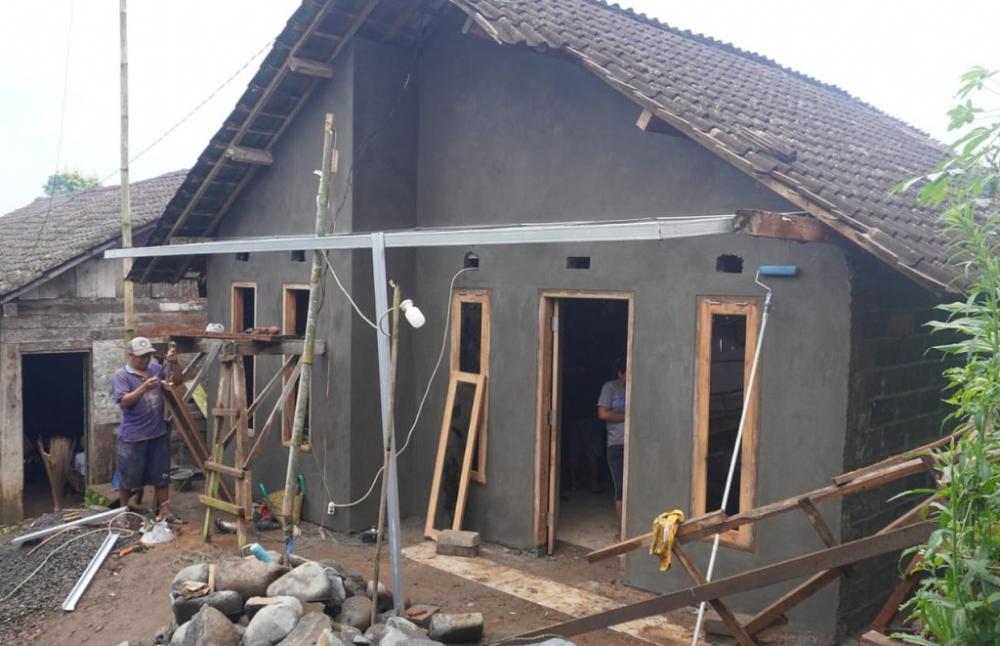 Warga Desa Plosowangi Batang Dapatkan Bantuan RTLH Dari Satpol PP Provinsi Jateng