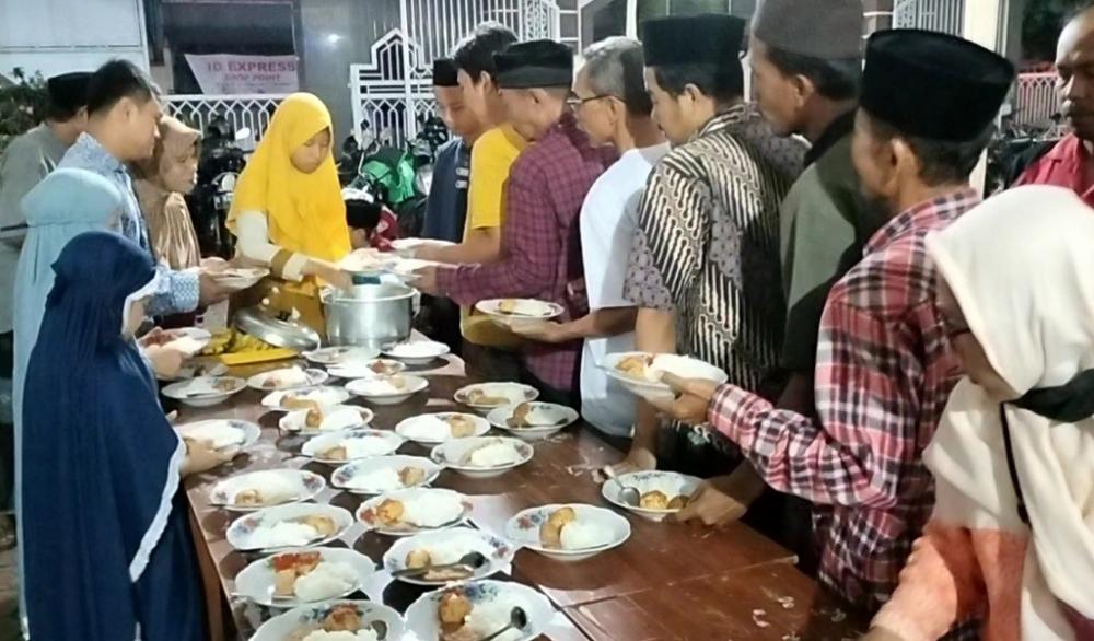 Masjid Nurul Huda Siapkan Ratusan Takjil Gratis