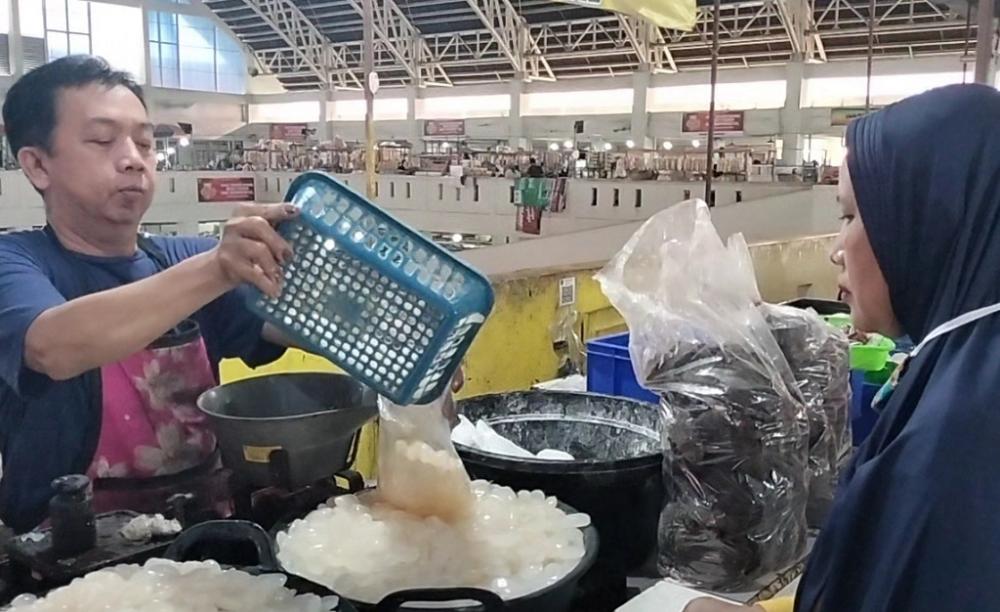 Cuaca Sejuk, Penjualan Kolang-kaling Turun Drastis