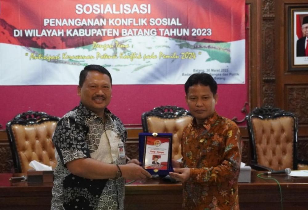 Antisipasi Penurunan Tanah, Anggota DPD RI Dapil Jateng Tinjau Pesisir Batang