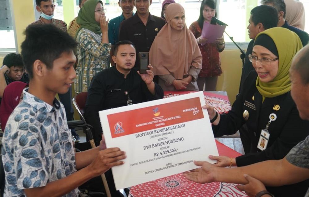 BERIKAN BANTUAN KEWIRAUSAHAAN