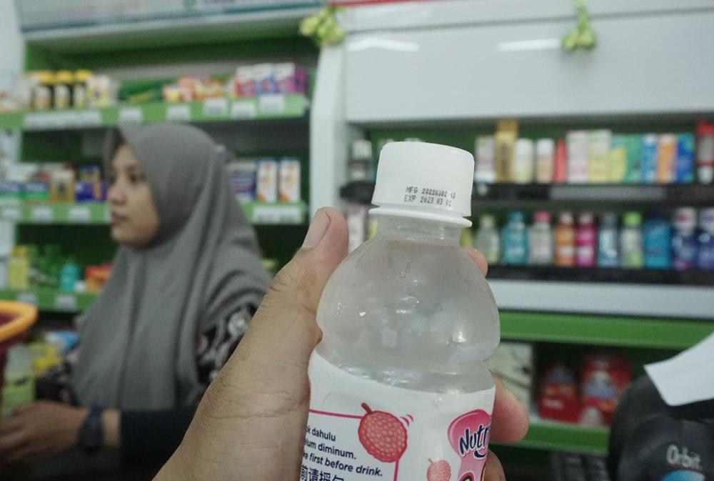 TEMUKAN MINUMAN  KADALUWARSA