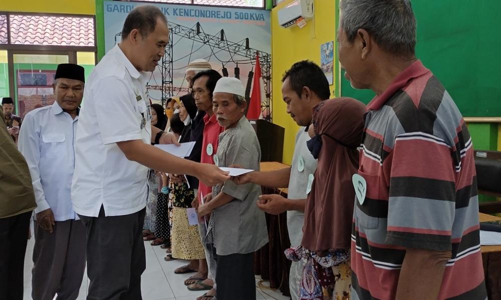 Pemberian Santunan Bantu Kesejahteraan Yatim dan Duafa