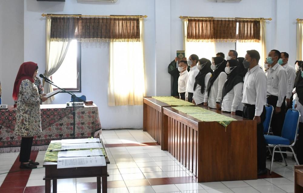 Pj Bupati Batang Lantik 43 PPPK Tenaga Kesehatan Formasi 2022