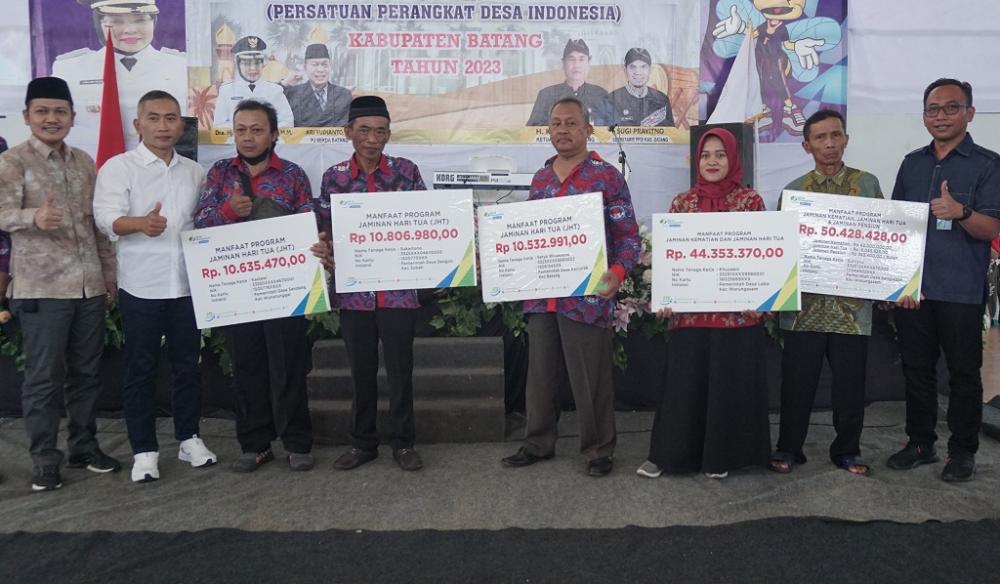 Tiga Perangkat Desa di Batang Dapat Uang Puluhan Juta dari Program BPJS Ketenagakerjaan