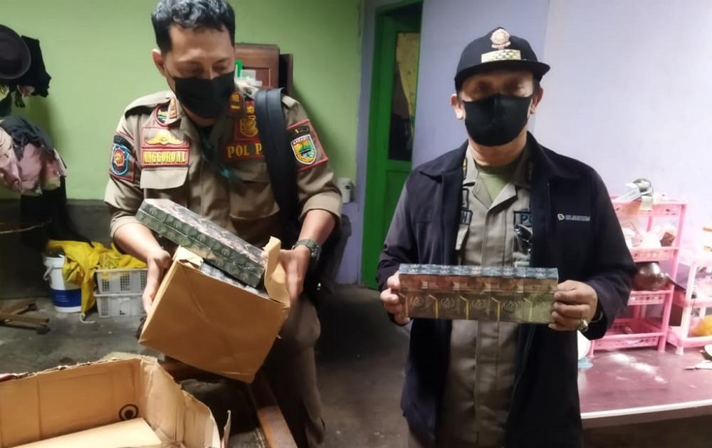 Satpol PP Temukan 5.760 Rokok Ilegal Beredar di Batang