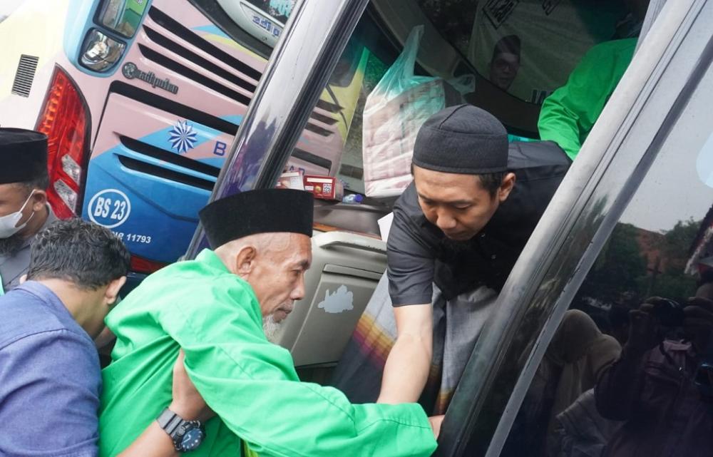 BANTU JEMAAH HAJI BATANG