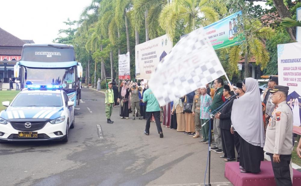 708 Calhaj Diberangkatkan, Jamaah Tambahan Tunggu Kloter Terakhir