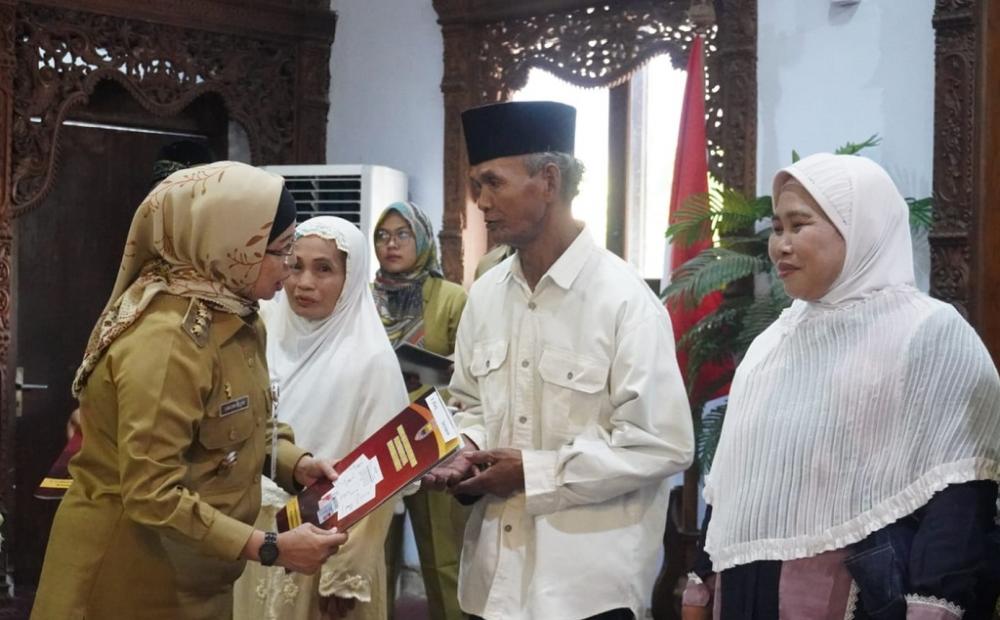 Bupati Mantu, 39 Pasangan Pengantin di Batang Resmi Menikah
