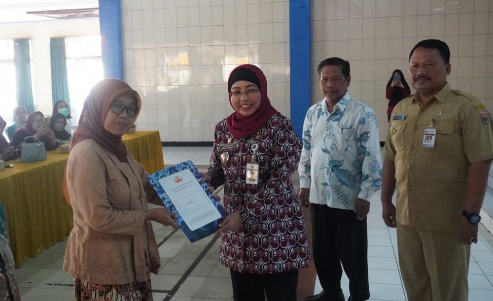 KORPRI Batang Berikan Taliasih Kepada 124 PNS Purna Tugas